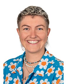 Porträt Naomy Wartmann (sie/keine)
